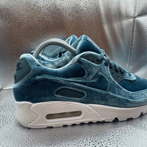 Size 8 Nike Air Max 90 Lucky Charm Womens Ash Green Athletic Sneaker DO2194-001 - Picture 7 of 11